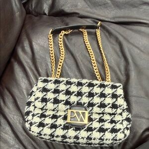 Elegant Houndstooth Shoulder Bag with Gold Chain